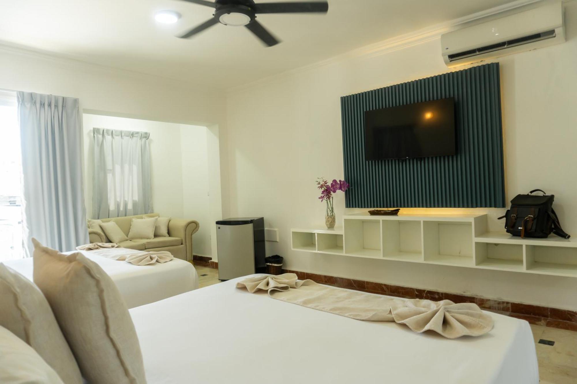 Green Coast Hotel ปุนตากานา ภายนอก รูปภาพ