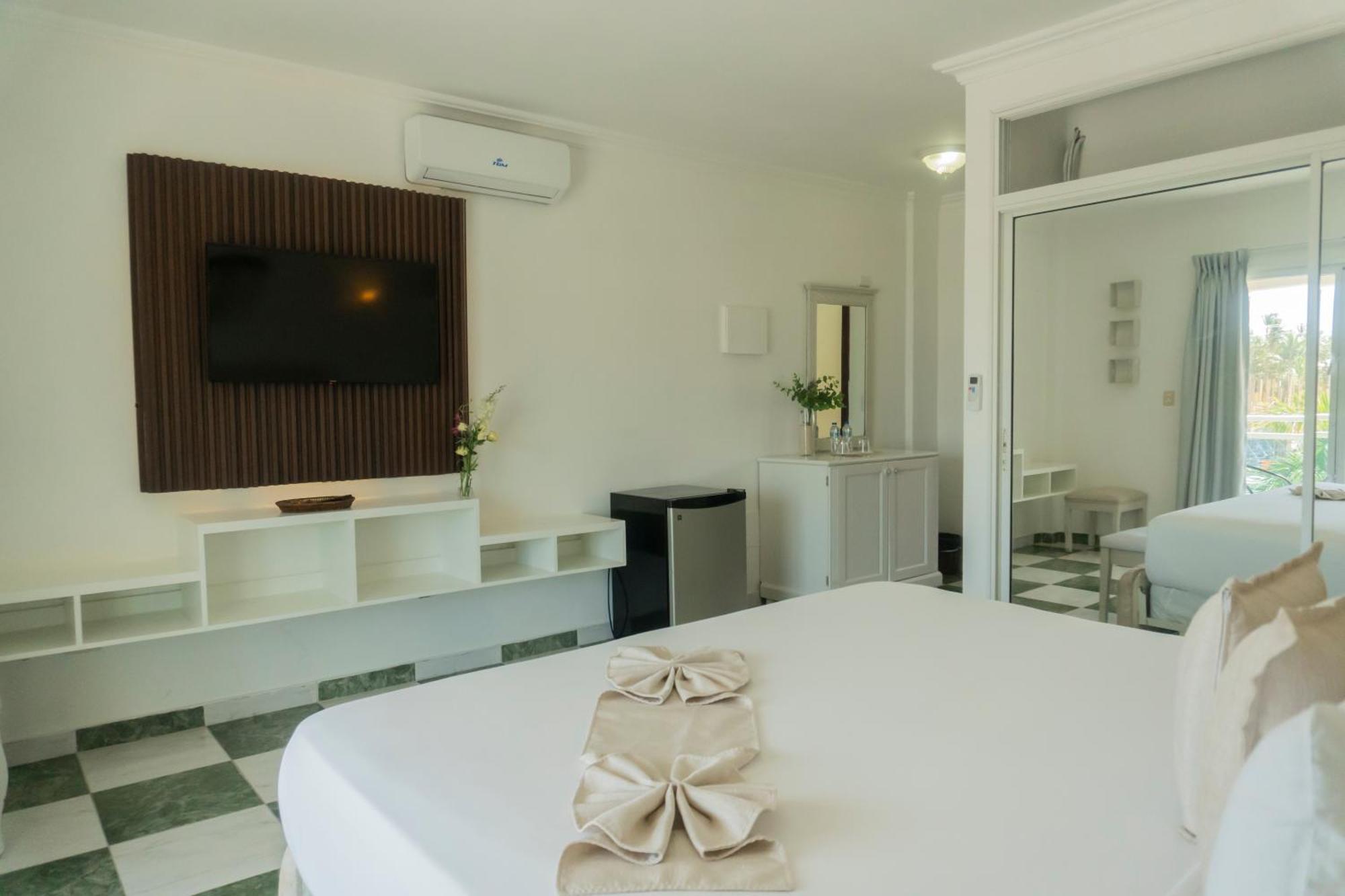 Green Coast Hotel ปุนตากานา ภายนอก รูปภาพ